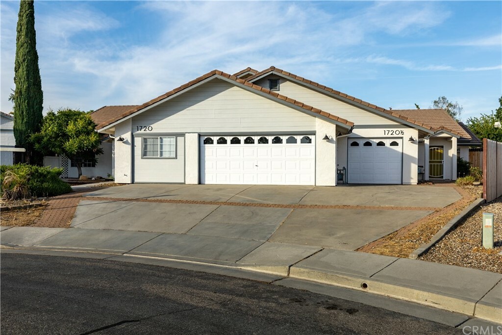 Property Photo:  1720 Stillwater Court  CA 93446 