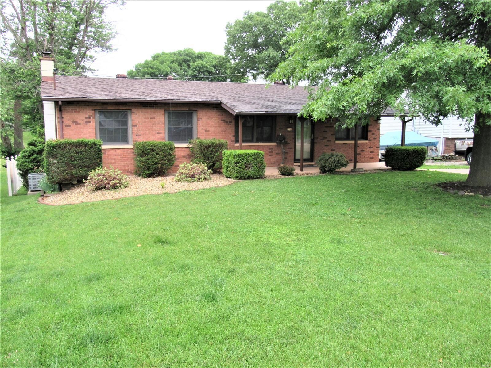 Property Photo:  5310 Williams Place  IL 62035 