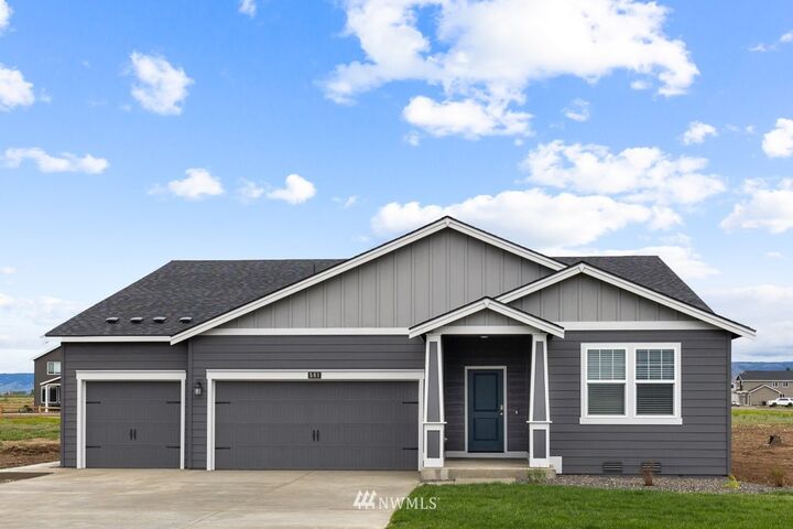 Property Photo:  2912 Roan Drive 3003  WA 98926 