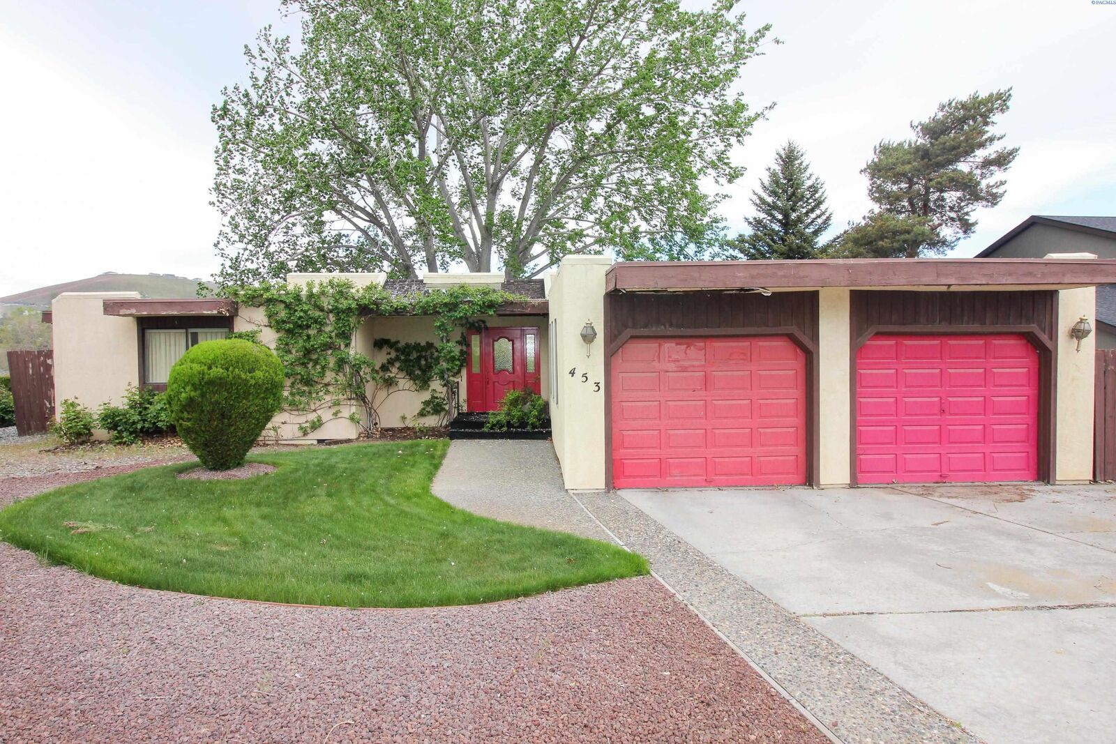 Property Photo: 453 W Carner Ct WA 99352