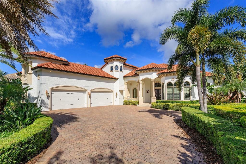 Property Photo: 9819 Grosvenor Pointe Circle FL 34786