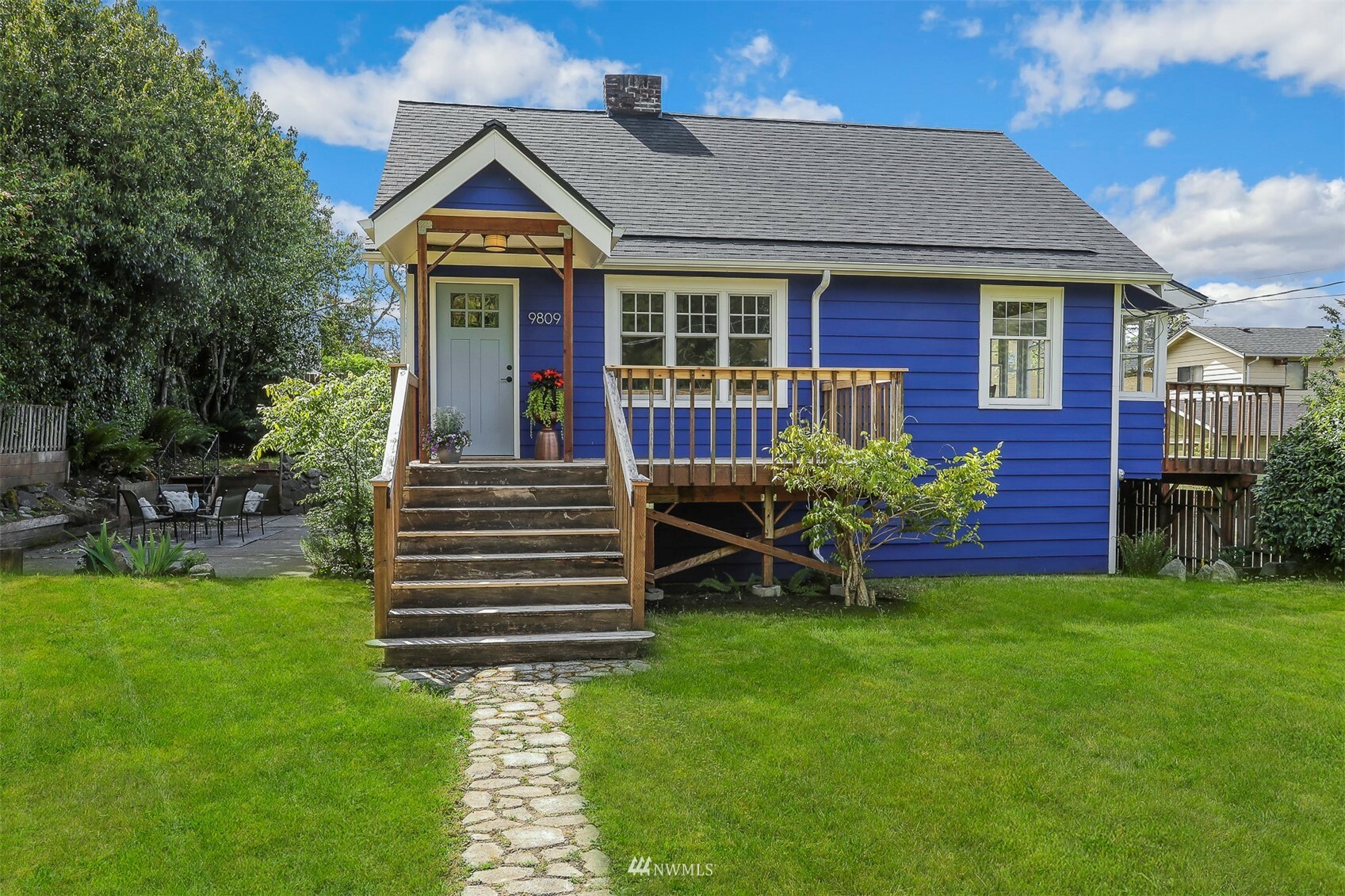 Property Photo: 9809 12th Avenue NE WA 98115