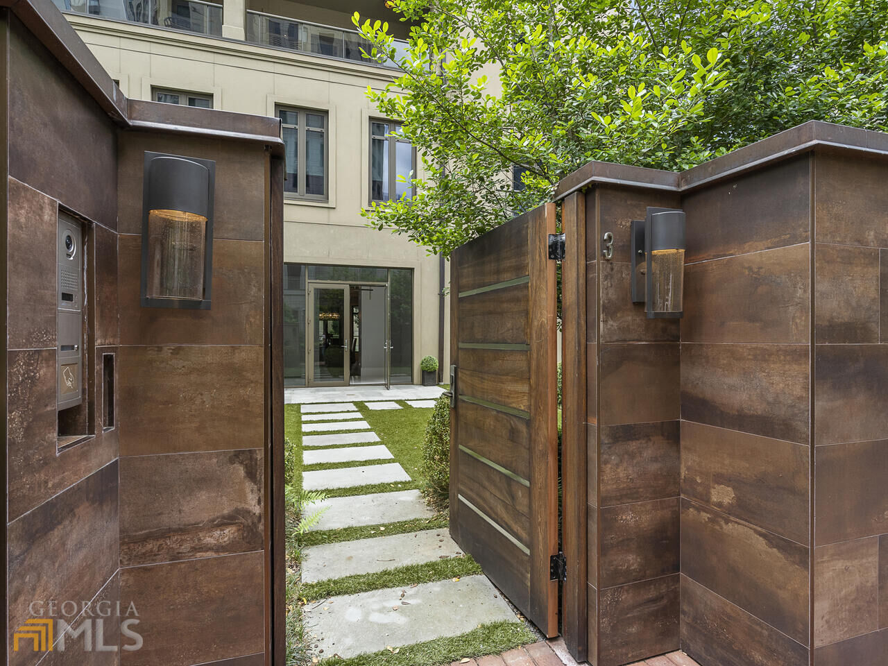 Property Photo: 3376 Peachtree Road NE #3 GA 30326