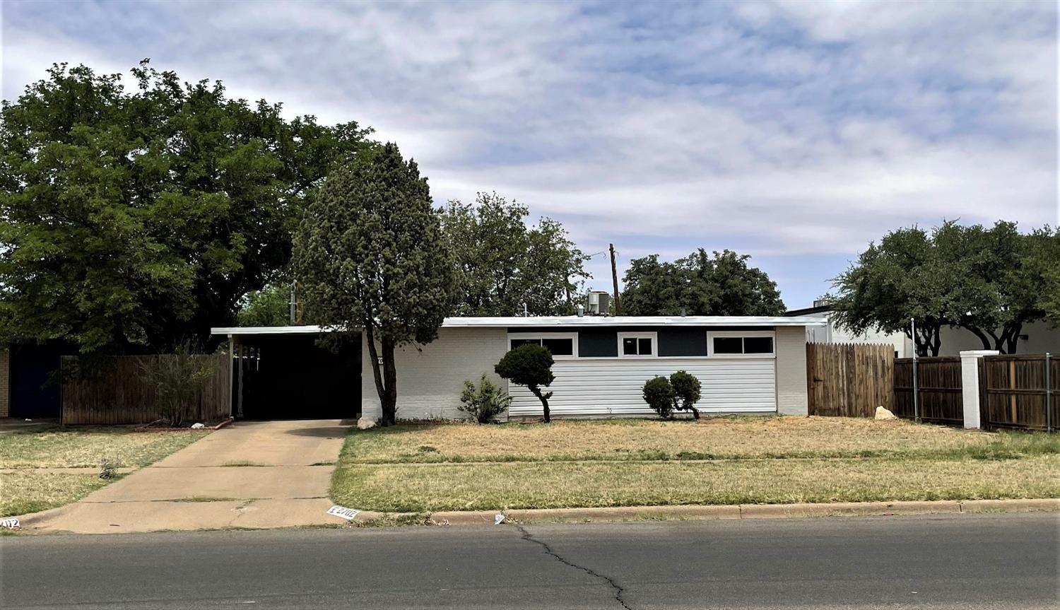 Property Photo:  2702 66th Street  TX 79413 