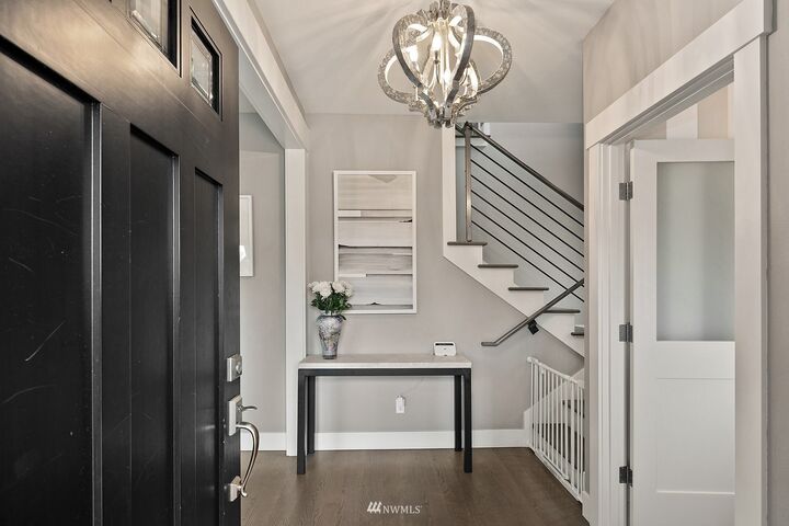 Property Photo:  2919 Mayfair Avenue N  WA 98109 