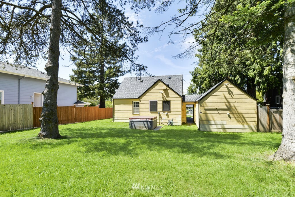 Property Photo:  12858 22nd Avenue S  WA 98168 