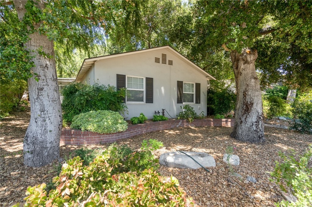 Property Photo:  555 W 11th Street  CA 91711 