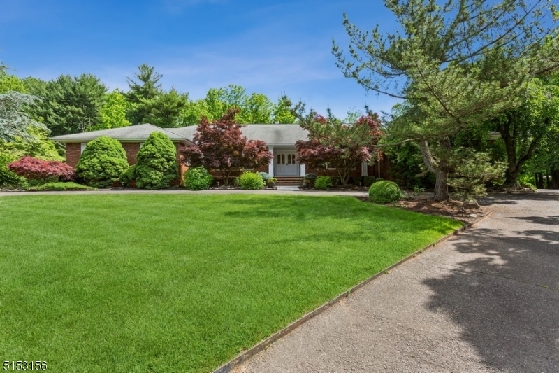 Property Photo:  7 Debra Ct  NJ 07076 