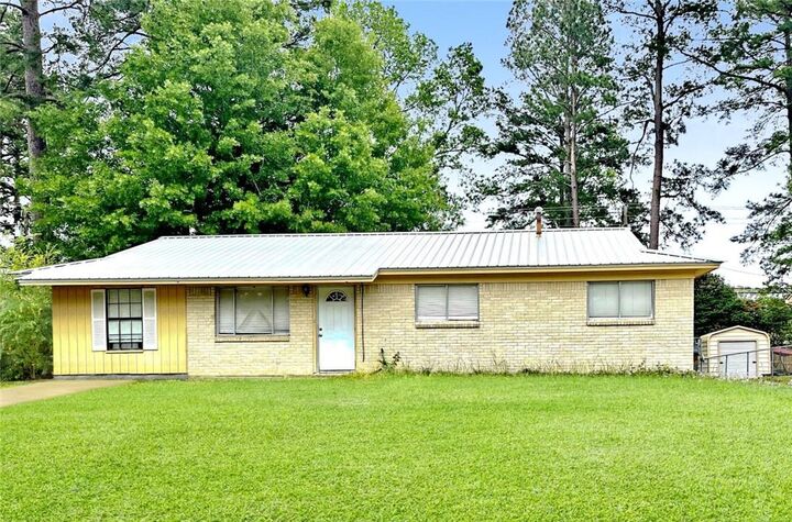 420 Magnolia Street  New Llano LA 71461 photo