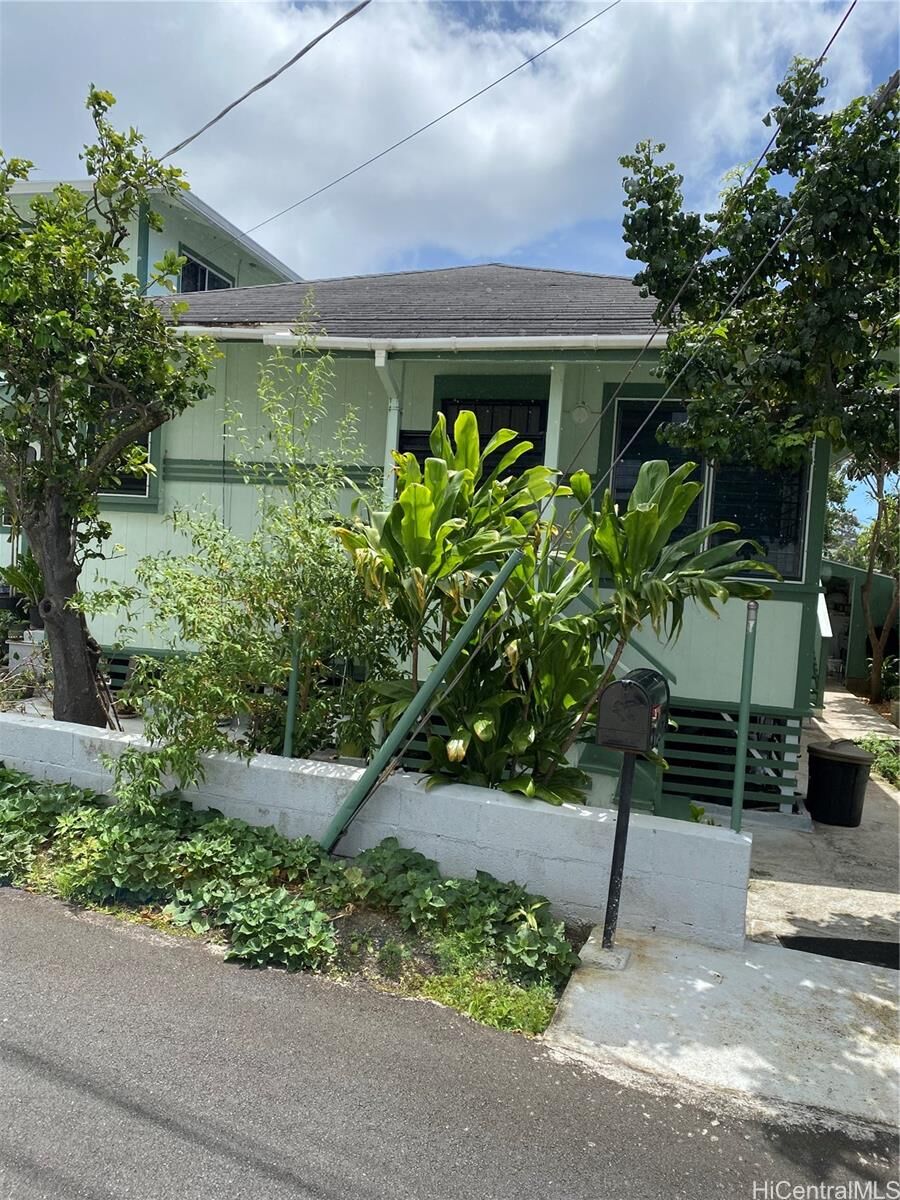 Property Photo:  1747 Lanakila Avenue D7  HI 96817 