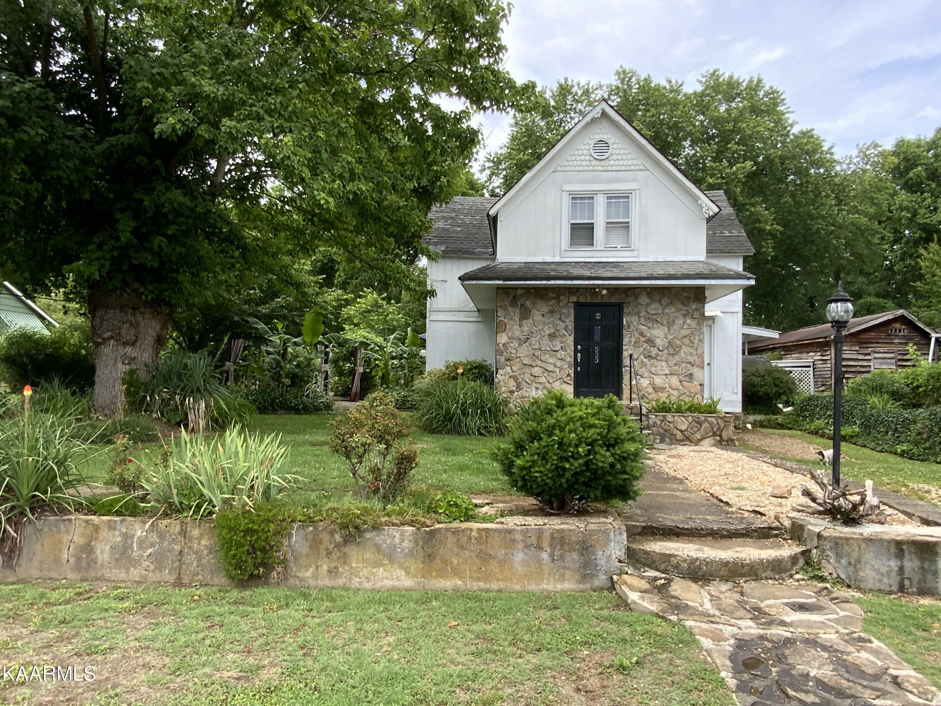 Property Photo:  523 Henderson St  TN 37748 