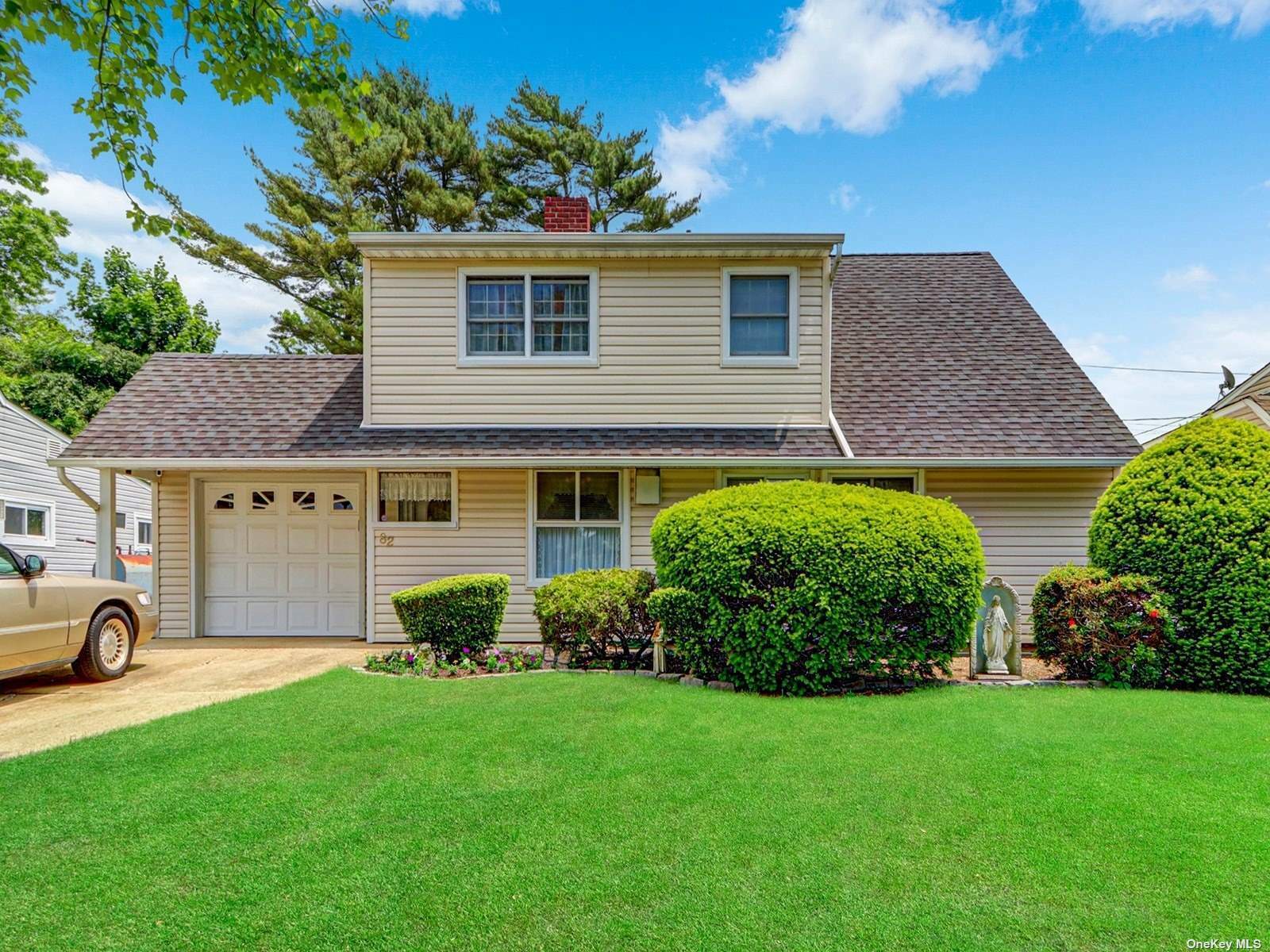 Property Photo:  82 Sprucewood Drive  NY 11756 