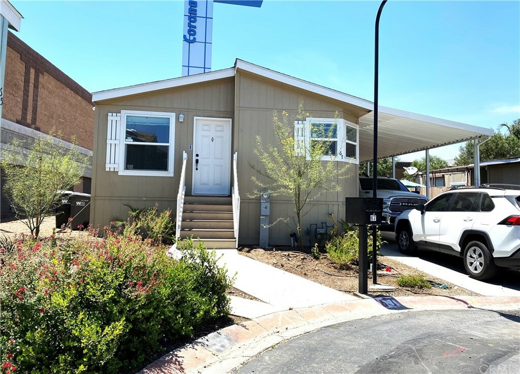 Property Photo: 995 Pomona Road 67 CA 92882