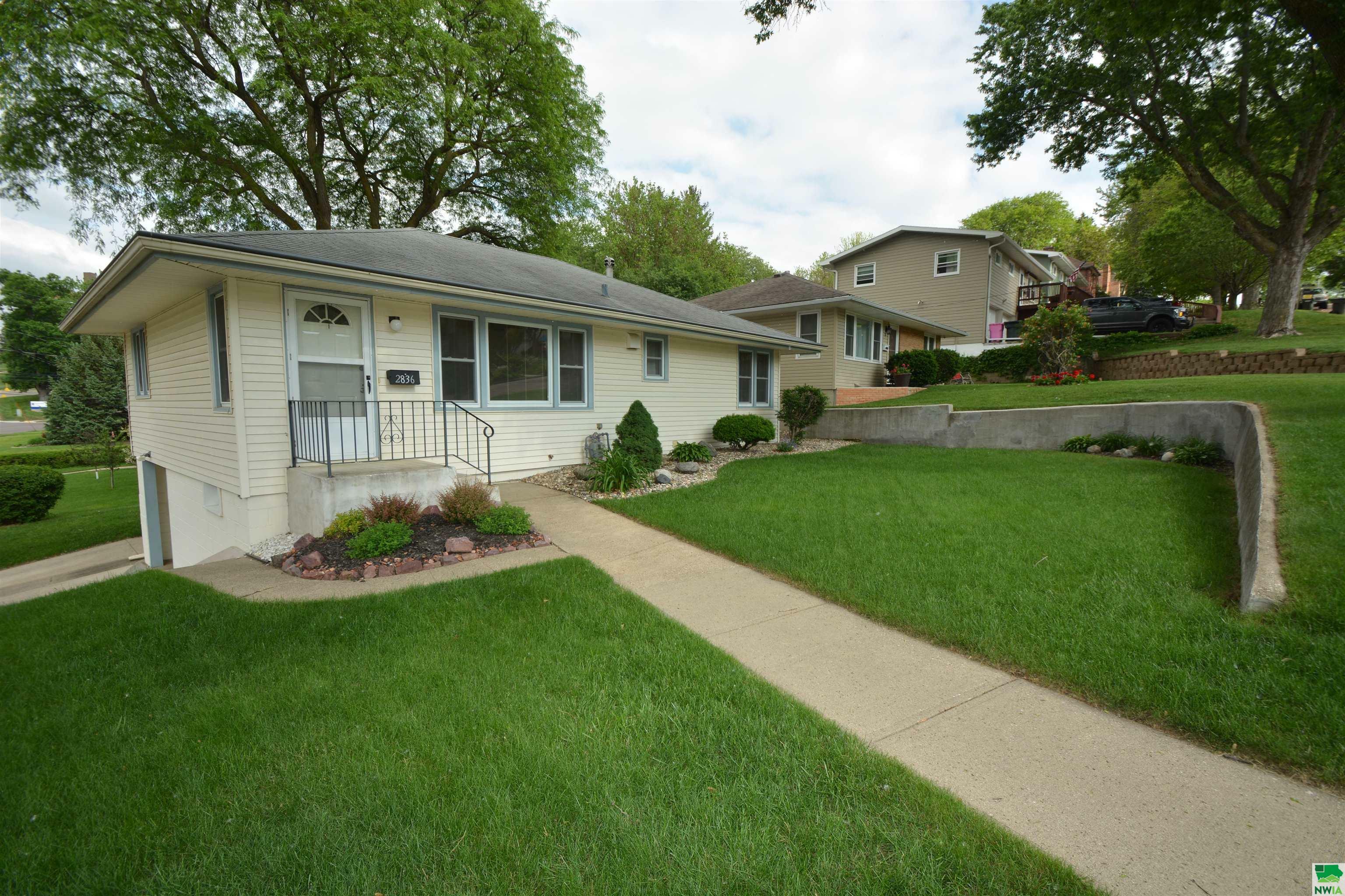 2836 Summit St  Sioux City IA 51104 photo