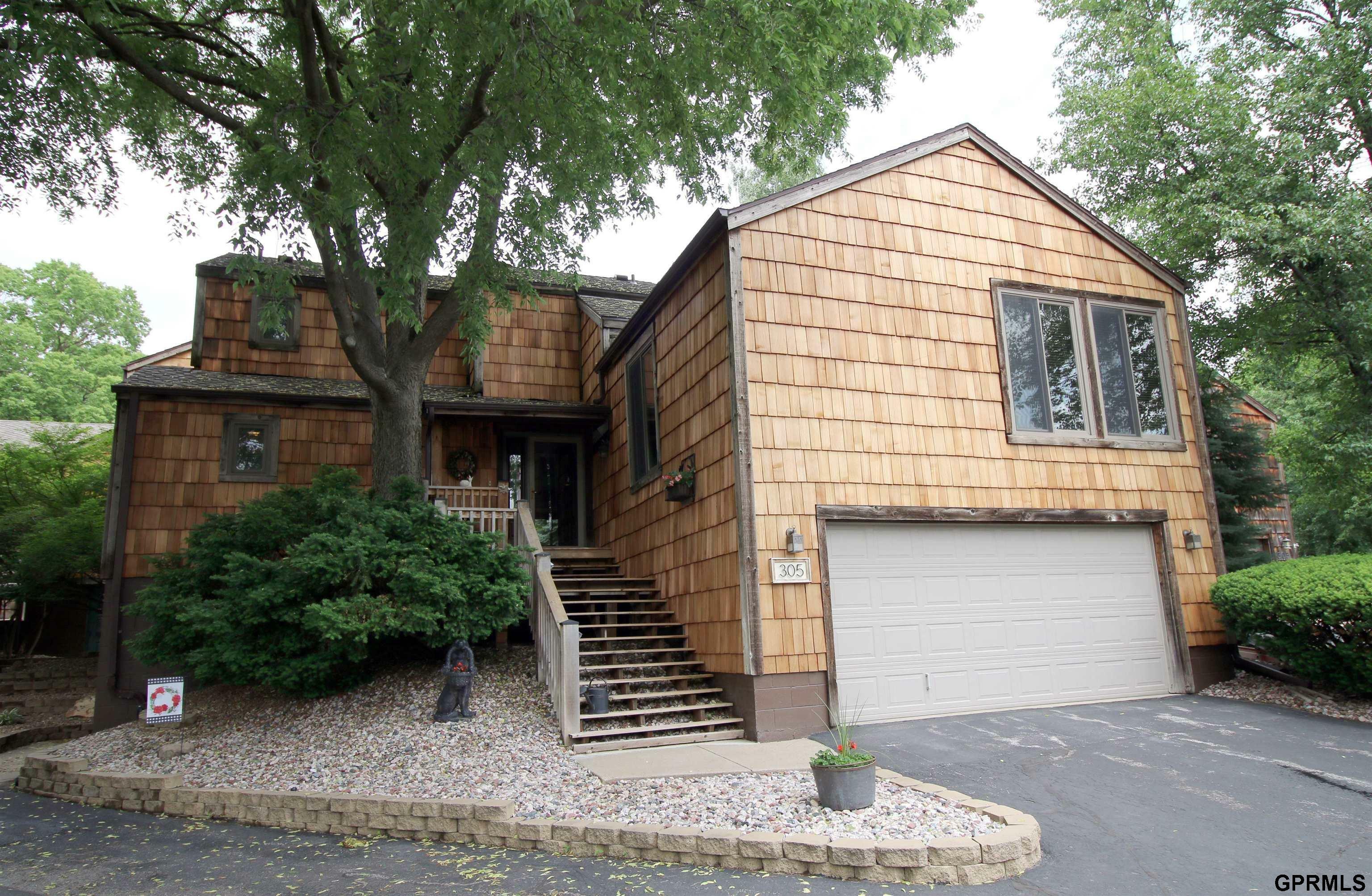 Property Photo:  305 Oakridge  NE 68005 