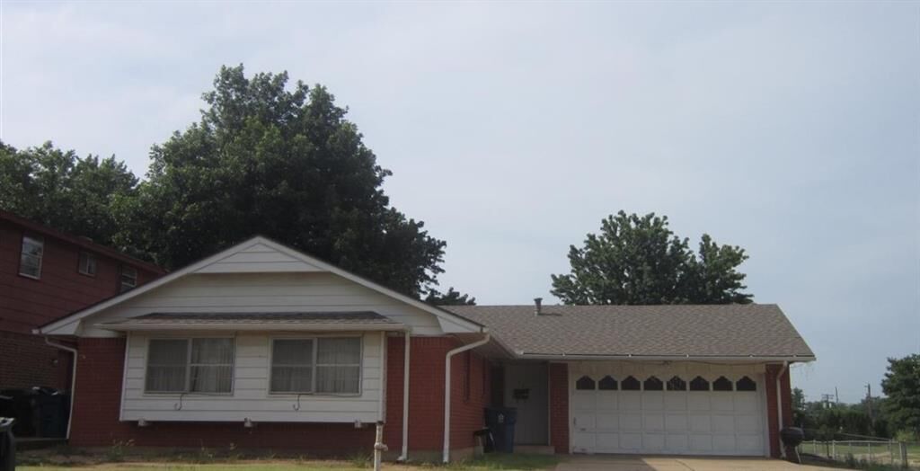 Property Photo:  812 Rolling Meadows Boulevard  OK 73110 