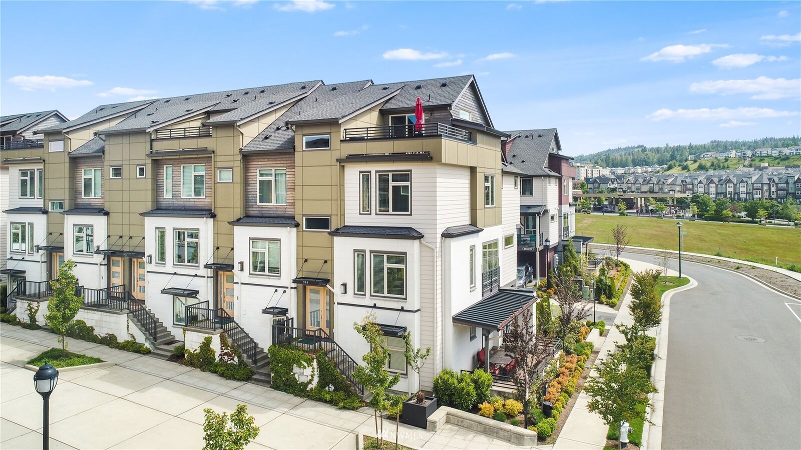 Property Photo: 904 7th Avenue NE WA 98029