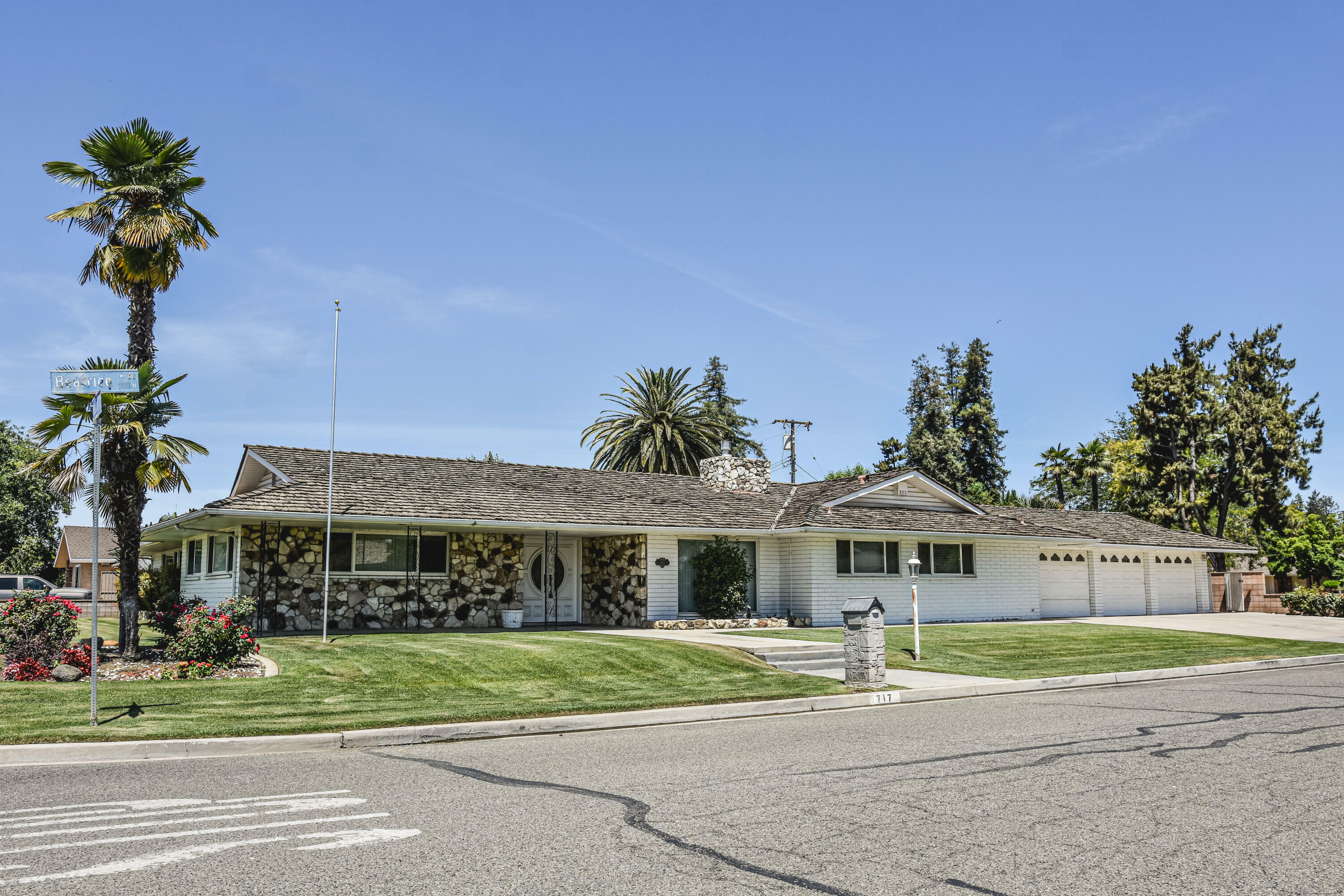 Property Photo:  717 N Beatrice Drive  CA 93274 