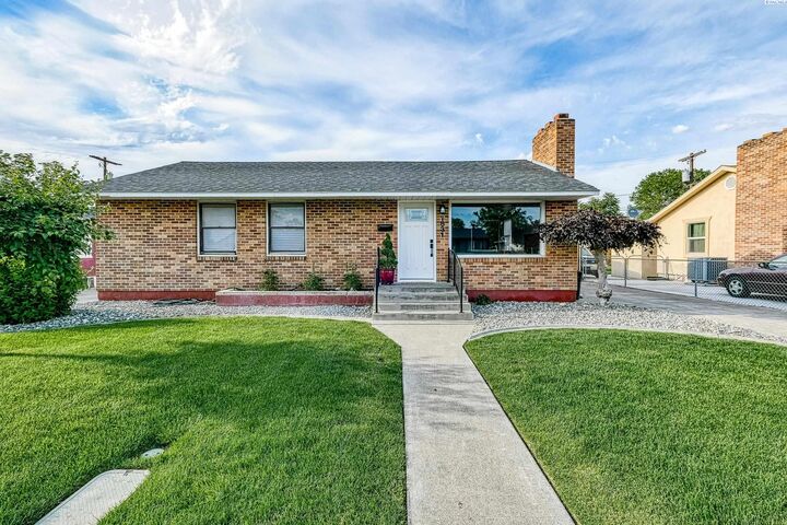 1831 W Margaret St.  Pasco WA 99301 photo