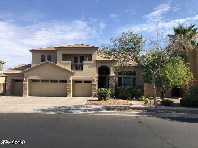 Property Photo:  348 W Kingbird Drive  AZ 85286 