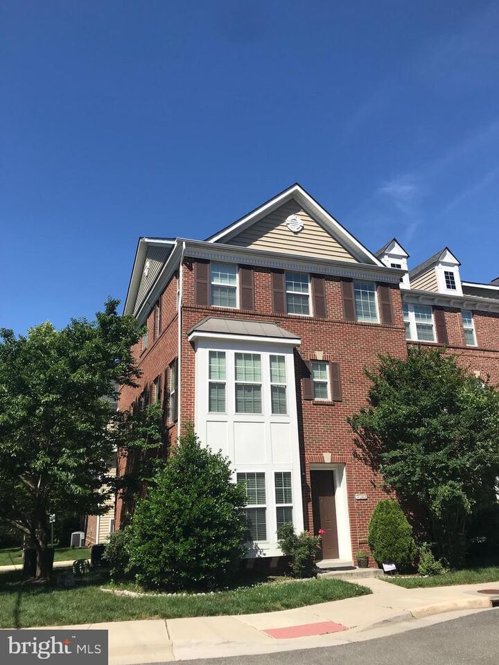 2048 Blunt Lane  Alexandria VA 22303 photo