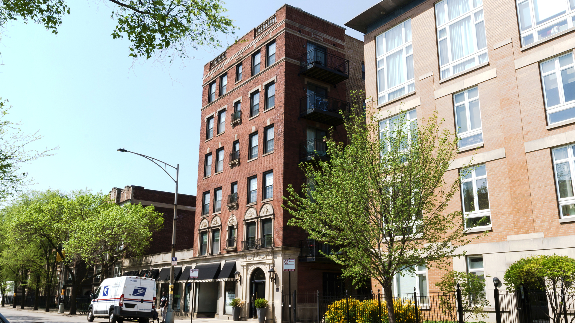Property Photo:  4144 N Sheridan Road 409  IL 60613 