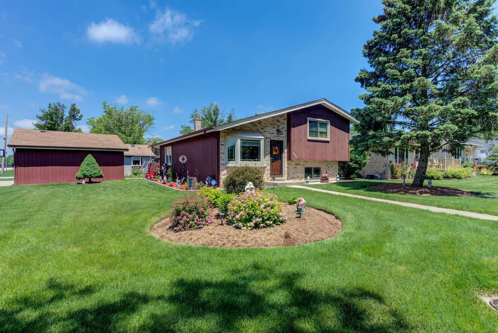 Property Photo:  655 W Fay Avenue  IL 60126 