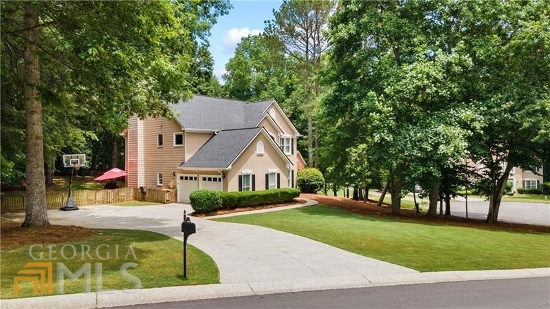 Property Photo:  6815 Fairgreen Drive  GA 30024 