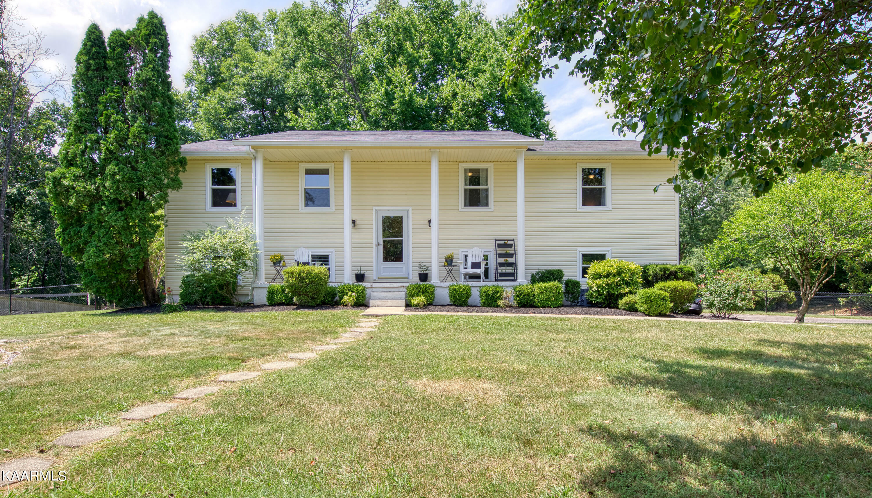 Property Photo:  1407 Charing Rd  TN 37922 