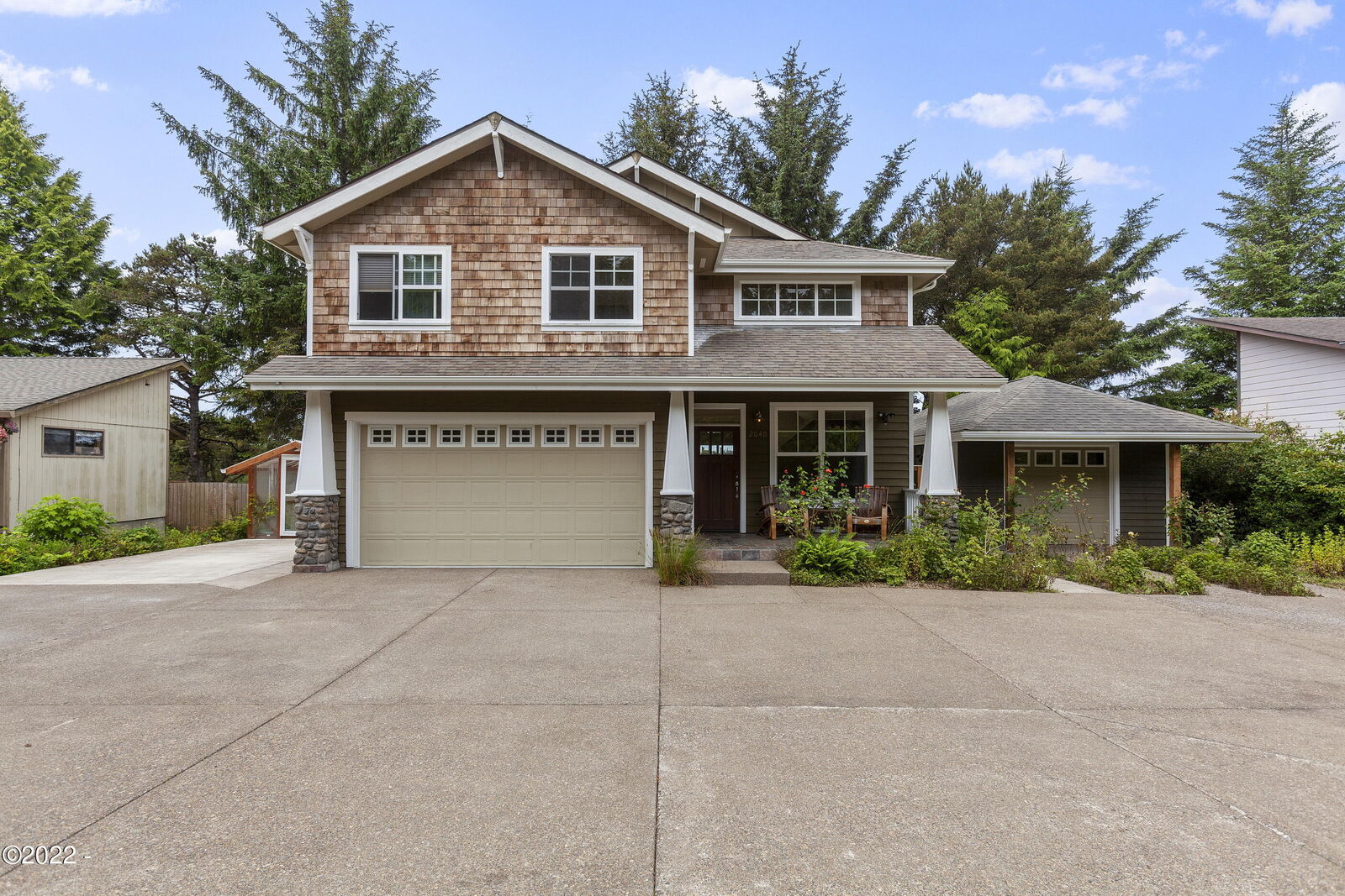 Property Photo: 2040 S Crestline Drive OR 97394