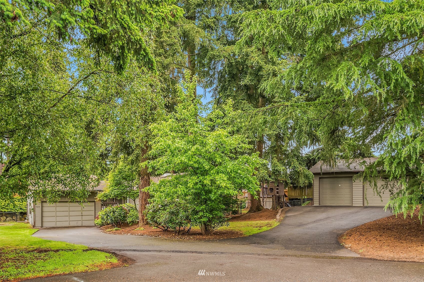 Property Photo:  9849 S 245th Place  WA 98030 