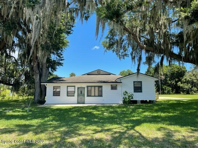 Property Photo: 2860 Diamond Road FL 32796