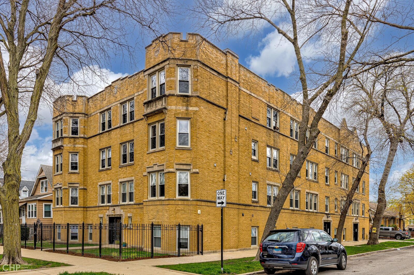 Property Photo:  3654 W Belle Plaine Avenue 103  IL 60618 