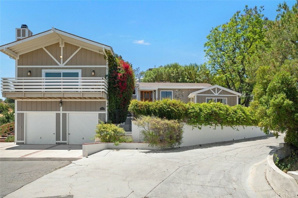 23502 Summit Drive  Calabasas CA 91302 photo