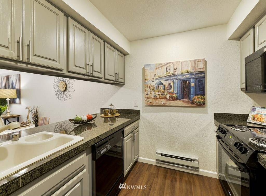 Property Photo: 1850 Grant Avenue S E4 WA 98055