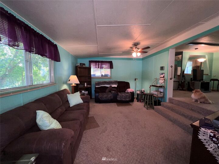 Property Photo:  927 Hesse Boulevard  WA 99166 