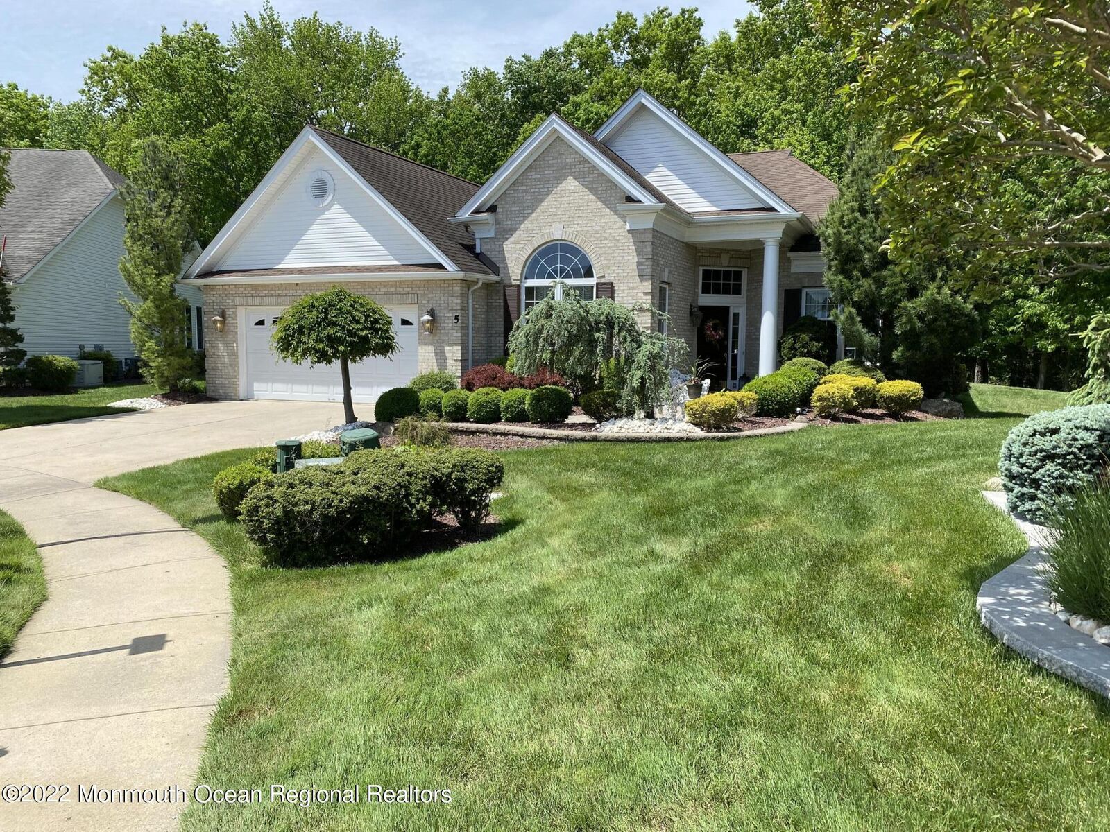 Property Photo:  5 Kittredge Court  NJ 07728 