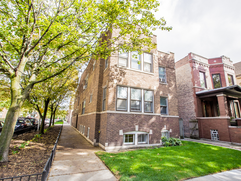 2219 W Byron Street 2W  Chicago IL 60618 photo