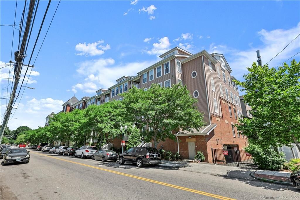 Property Photo:  25 Adams Avenue 401  CT 06902 