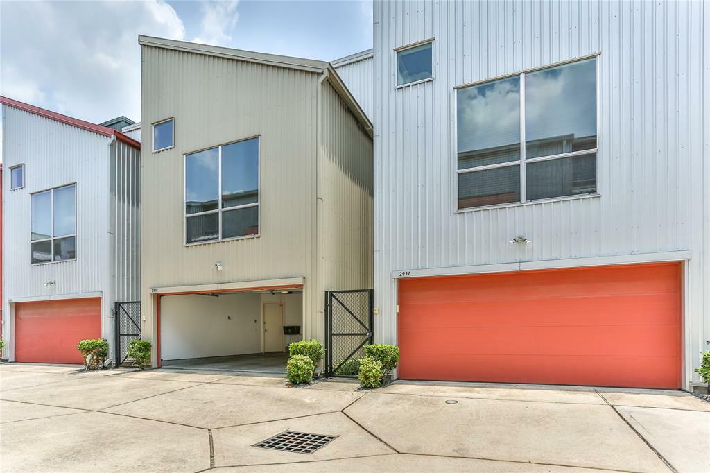 Property Photo:  2918 Commerce Street  TX 77003 