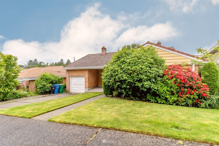Property Photo: 2490 S Edmunds Street WA 98108