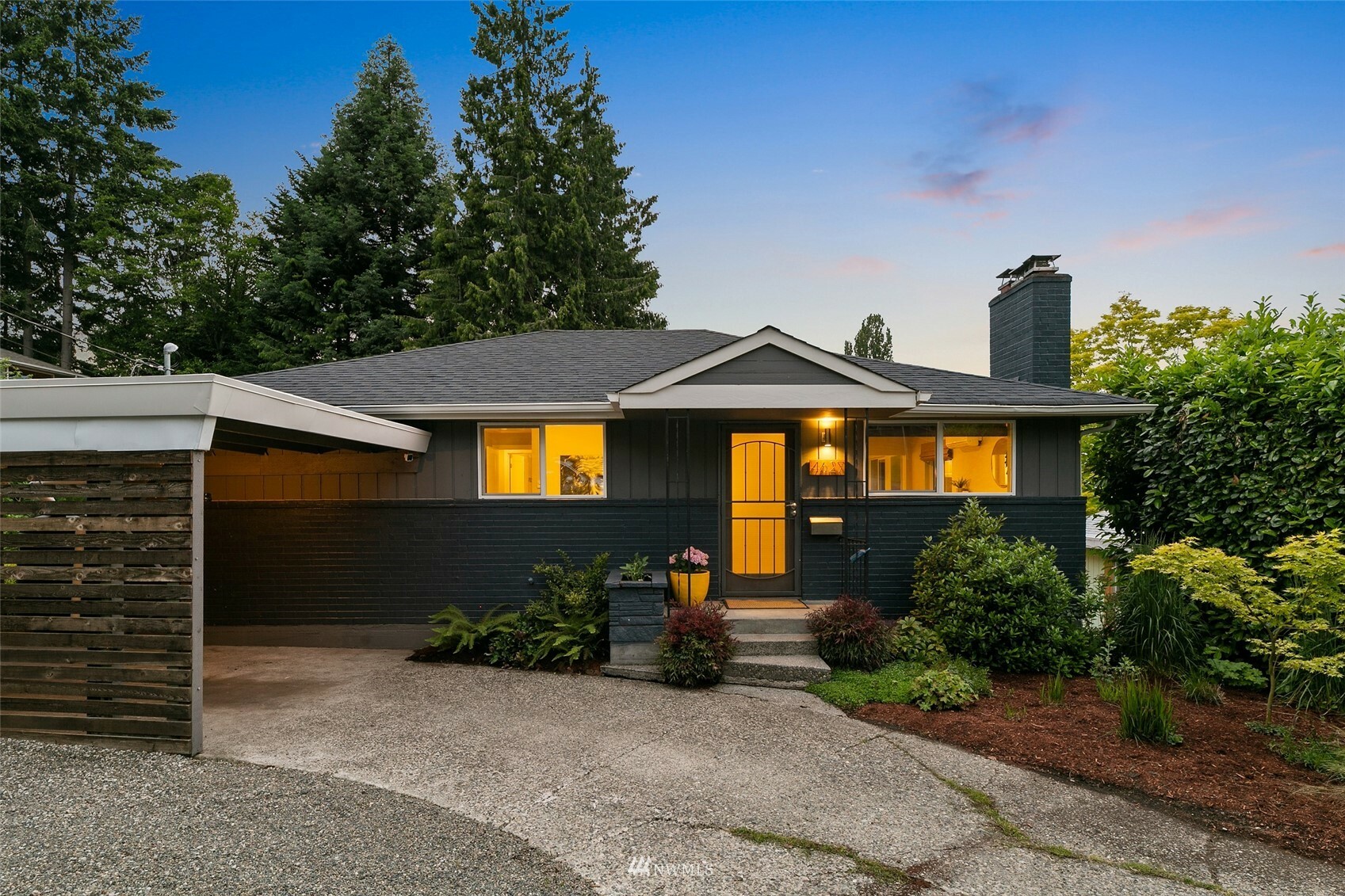 Property Photo:  4627 47th Avenue S  WA 98118 