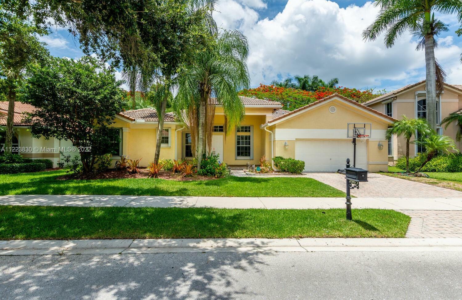 Property Photo:  3967 Nighthawk Dr  FL 33331 