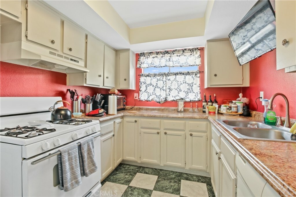 Property Photo:  8801 Willis Avenue G9  CA 91402 