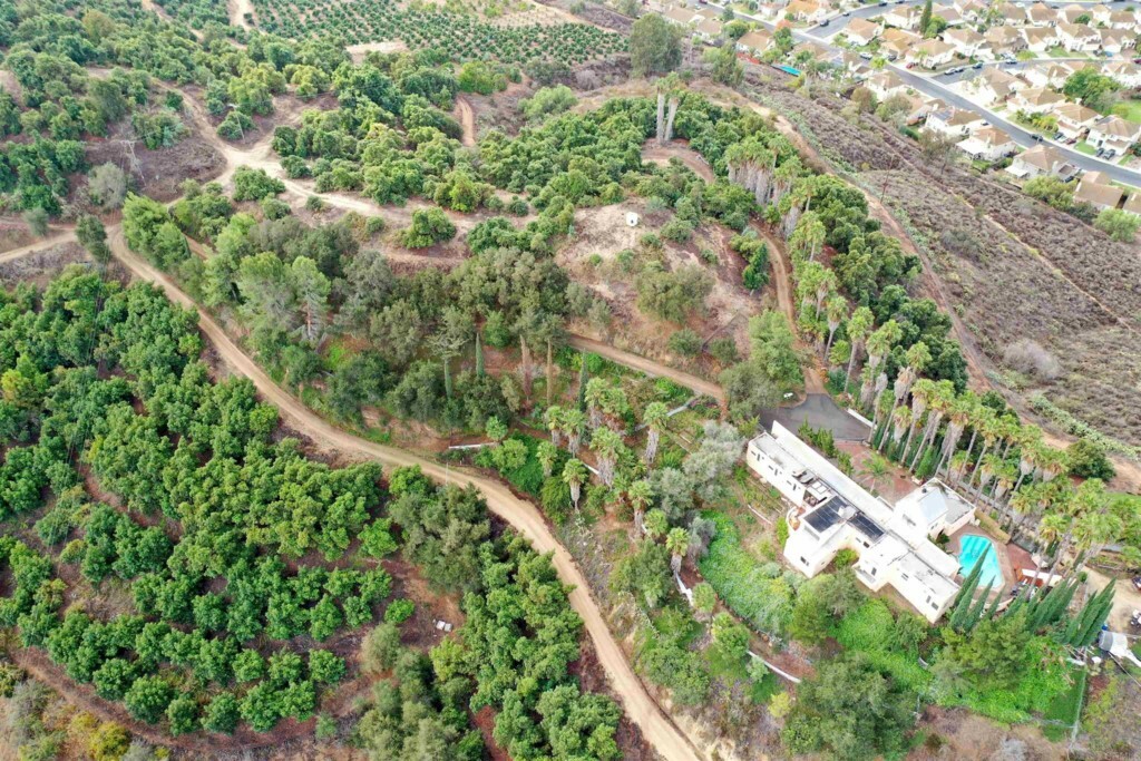 Property Photo: 3264 Shearer Xing CA 92028