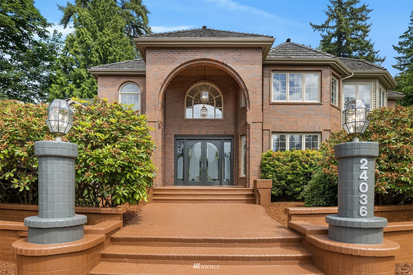 Property Photo: 24036 NE 64th Court WA 98053