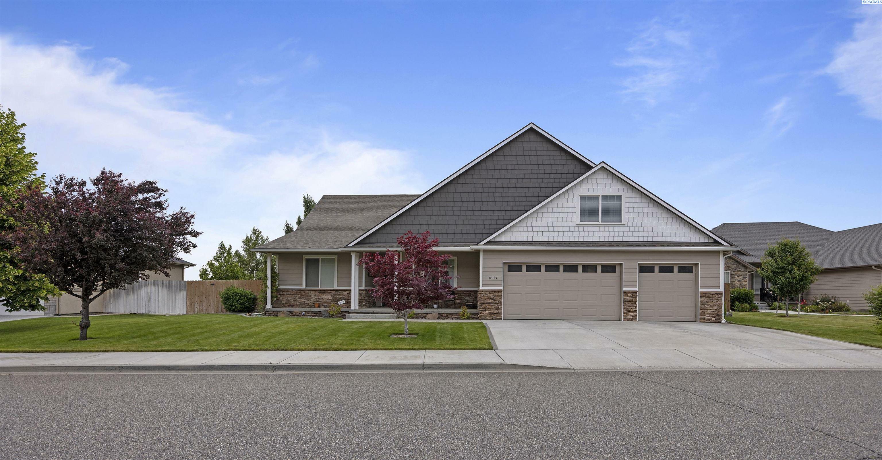 Property Photo:  1808 W 51st Ave  WA 99337 