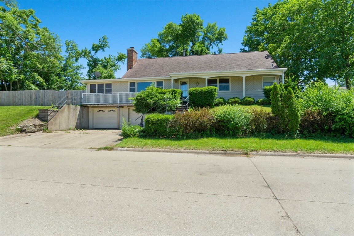 Property Photo:  171 21st Avenue SW  IA 52404 