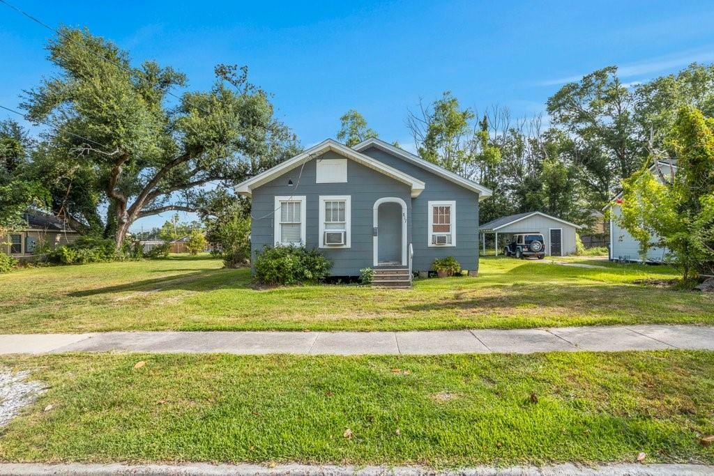 Property Photo:  817 Live Oak Street  LA 70601 