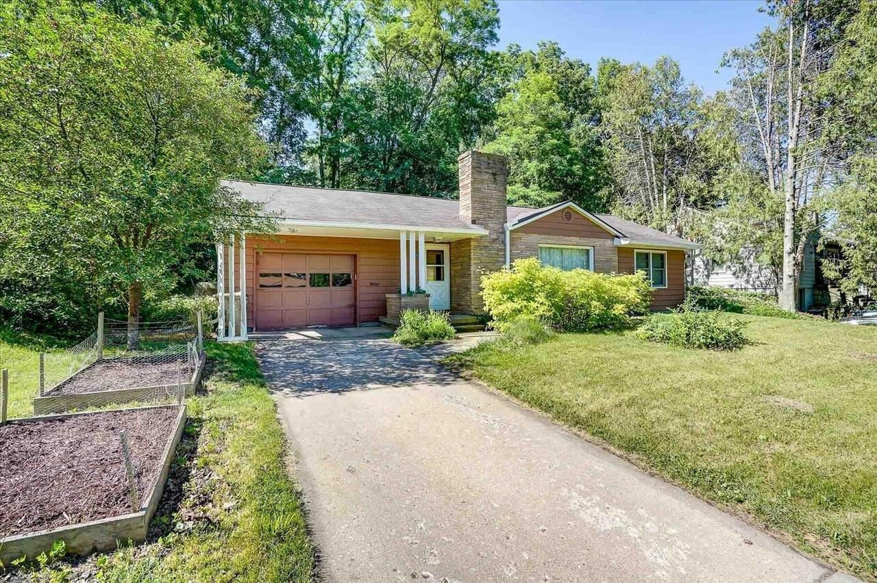 Property Photo:  3305 Bluff St  WI 53705 